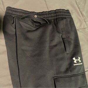 Under Armour cargo sweat pants. Mens XL NWT.